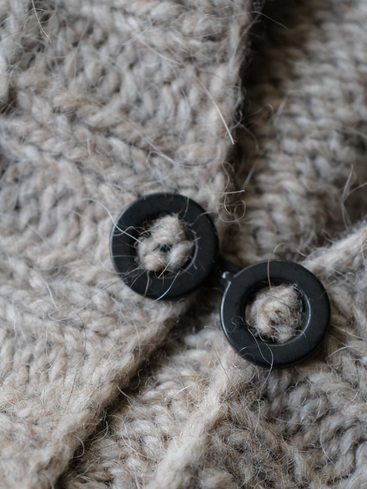 32MM 폭 후크 측정 쌍 가격 영국 섬유 정원 라운드 숯불 검은 금속 버클