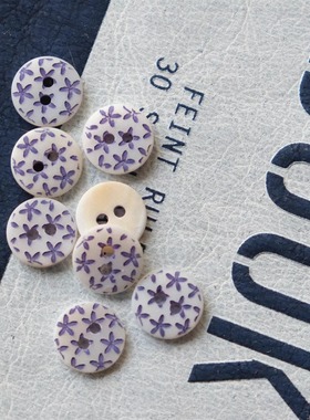 10mm一颗价格英国Textile Garden白底蓝紫色流星花镭射图河贝纽扣