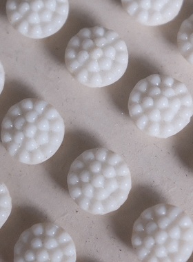 约13mm一颗价英国VINTAGE泡泡聚集顶部乳白色玻璃纽扣