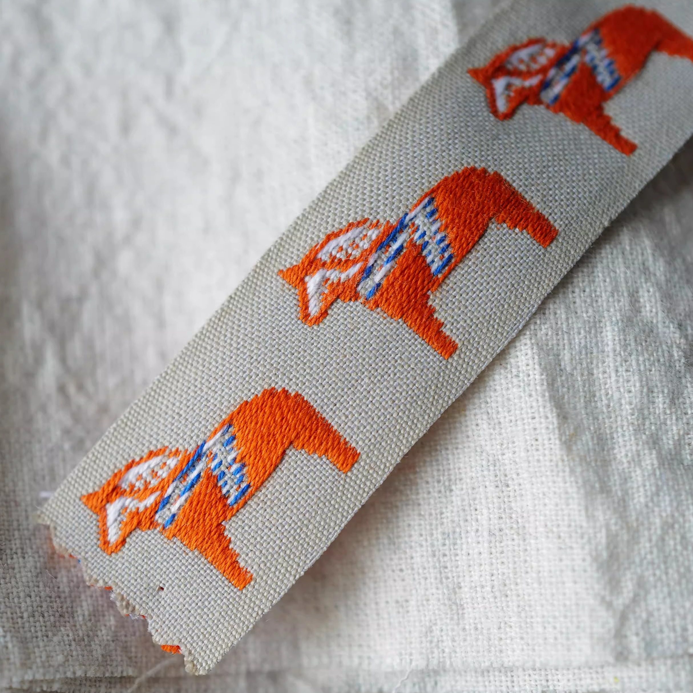 25mm宽一米价英国Textile Garden灰底橙色小马有机棉装饰织带,纺织面料/辅料/配套,织带/丝带/缎带,淘宝优惠券,粉丝福利购,淘宝优惠卷