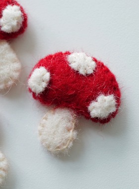 50mmx45mm一枚价德国JIM羊毛毡红色小蘑菇森系童趣装饰物