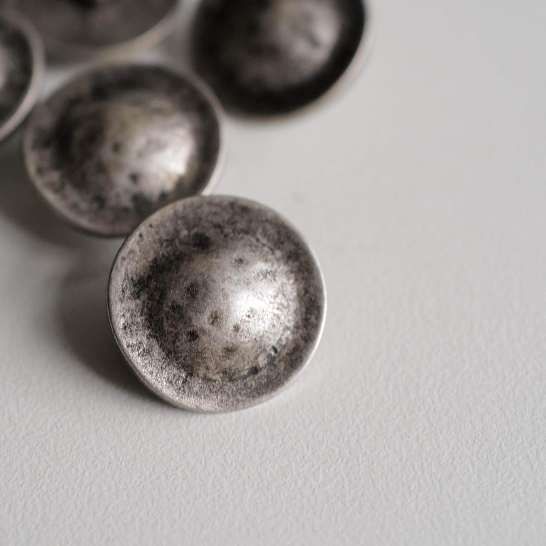 22MM 하나의 가격 영국 섬유 정원 매우 가벼운 오래된 실버 돔 센터 ABS 모조 금속 버튼