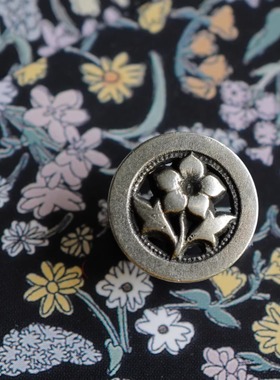 15mm一颗价德国JIM哑光旧银色镂空龙胆花纹理金属纽扣