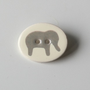 27mm×22mm一颗价英国Stockwell光亮白底灰色大象椭圆陶瓷纽扣