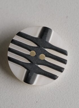 25mm一颗价英国Textile Garden微透明乳白哑光黑色凸起纹理纽扣