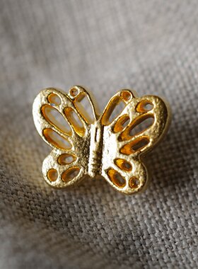 15mm×11mm1颗英国Textile Garden金色镂空蝴蝶非金属ABS纽扣