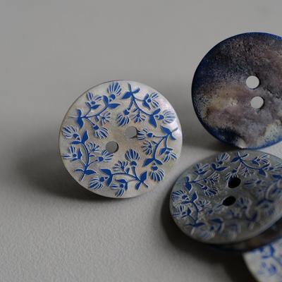 自然贝壳蓝色凸出花纹纽扣