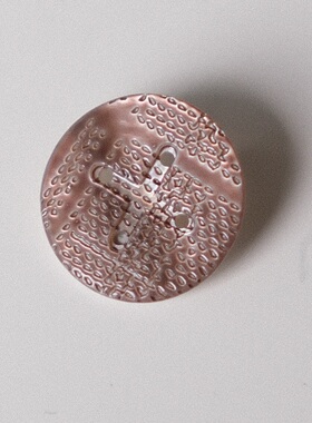 20mm一颗价英国Textile Garden光亮灰色十字刻纹贝壳纽扣