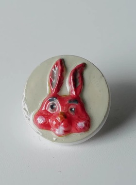 G色REMAKE13mm仅一颗德国VINTAGE灰绿底棕红野兔肖像浮雕玻璃纽扣