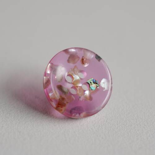 微浓粉色透明内嵌贝壳碎片纽扣