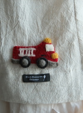 约90mm宽49mm高一片价 德国JIM复古红色火车头羊毛毡布贴装饰片