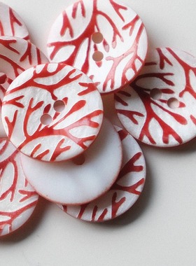 18mm一颗价英国Textile Garden哑光白底光亮红色珊瑚图案贝壳纽扣