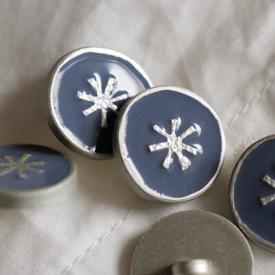 灰海军蓝树脂银色边缘花样纽扣