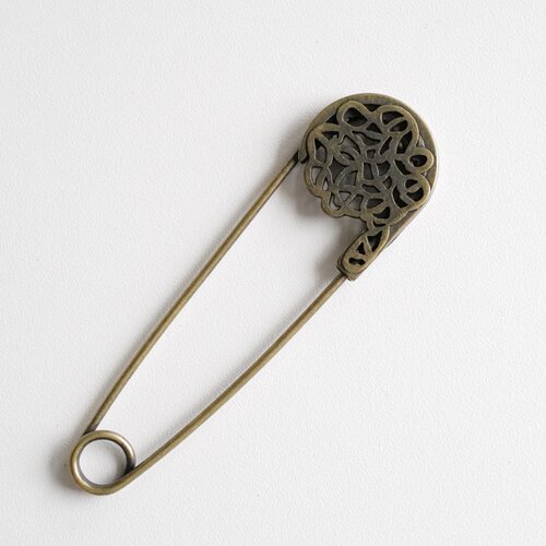 青铜色金属圆头镂花披肩别针