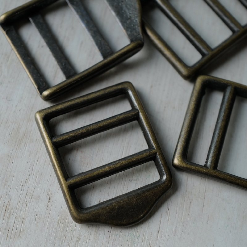 旧铜色梯子环可调节包带长度