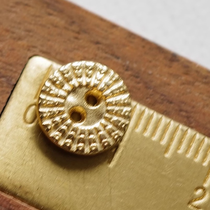 哑光磨砂微浅金色纹理金属纽扣