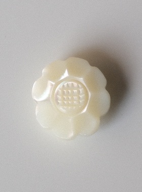 15mm一颗价德国JIM向日葵花朵轮廓白色珍珠母纽扣