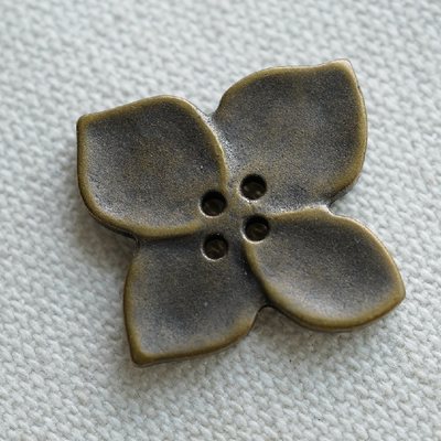 30mm对角线1颗英国Textile GardenABS料仿金属青铜色涂层花朵纽扣