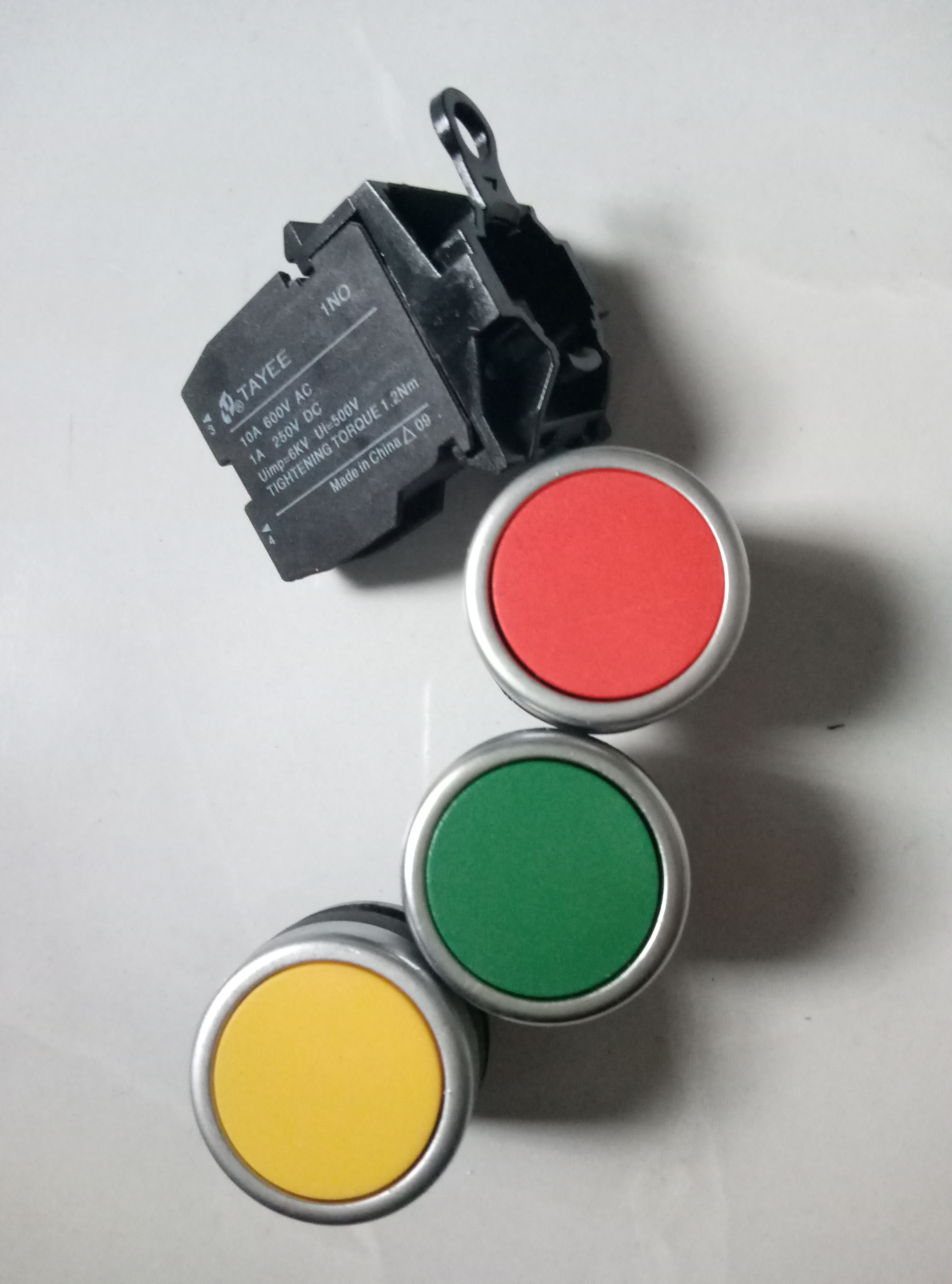 正品天逸22mm自锁按钮LA42PS-11带锁交替按钮按钮一开一闭