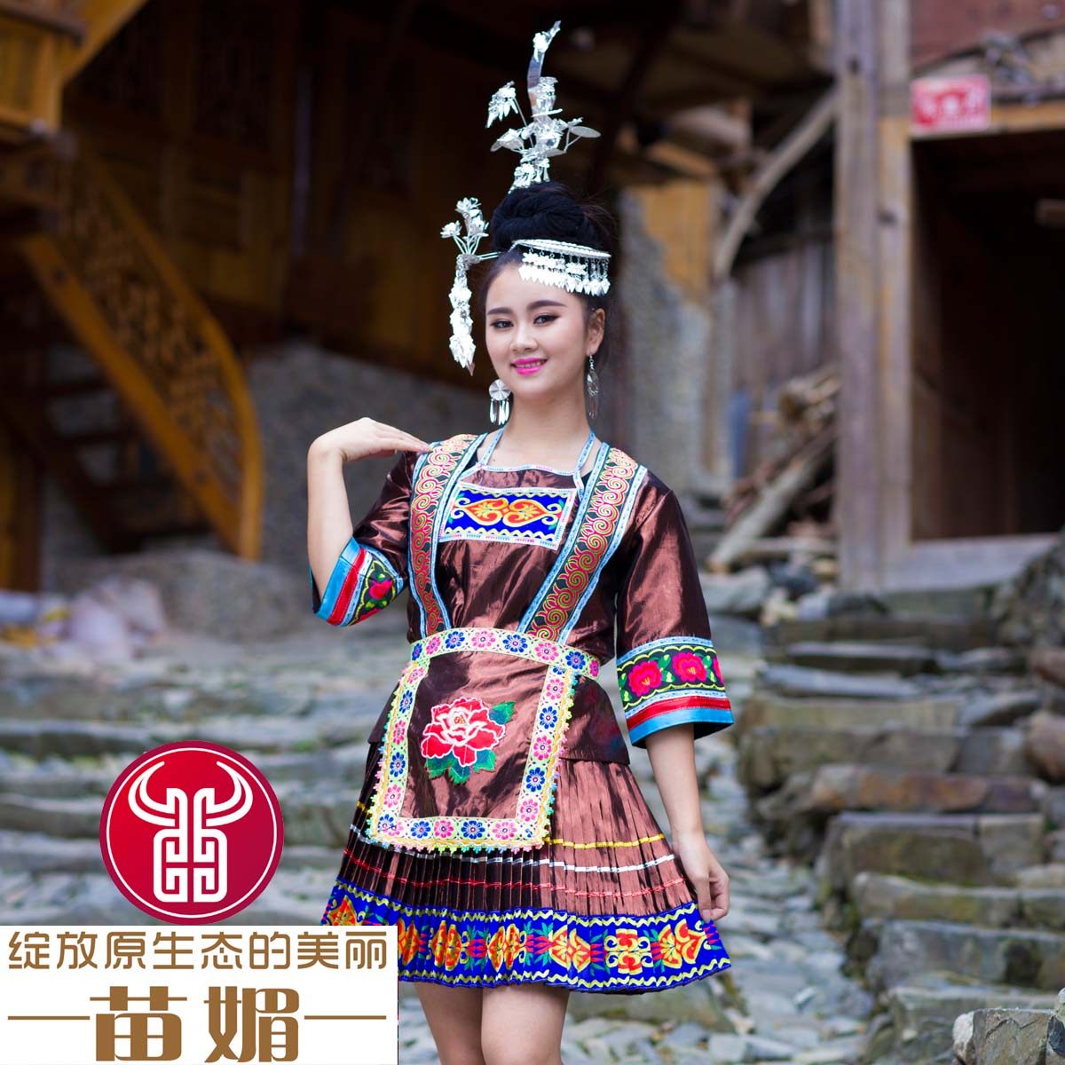 苗族侗族舞蹈服装演出服项圈银项圈服装银饰头饰帽子 侗族肚兜款