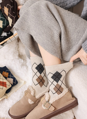 秋冬加绒加厚羊毛袜黑灰色菱格纹复古风中筒袜保暖舒适居家地板袜