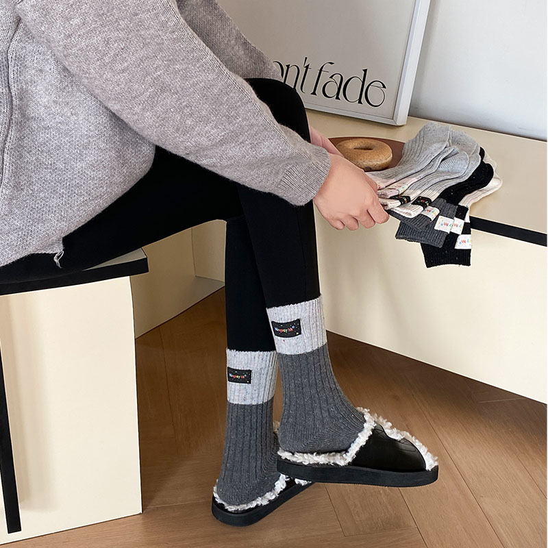冬季黑灰拼色温暖针织高帮堆堆袜