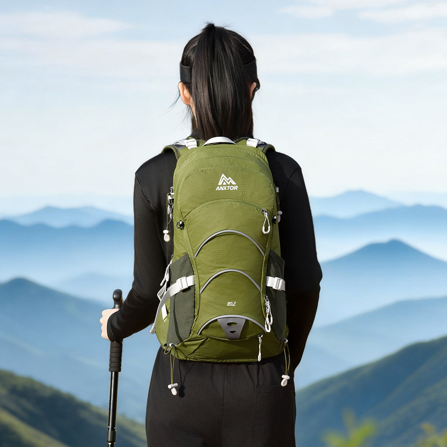 户外20L登山背包悬浮支架背负男女徒步包轻便骑行水袋防水双肩包