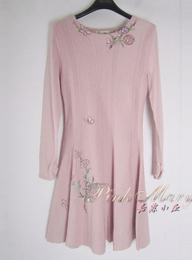 pink mary粉红玛琍/粉红玛丽秋冬刺绣针织连衣裙PMAIS8801标齐