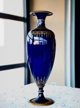 现货 1912年法国皇家瓷窑塞弗尔Sevres帝王蓝釉鎏金大花瓶/纺锤瓶