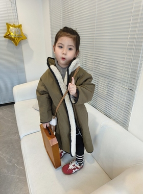 秋冬新款儿童中长款米老鼠羊羔毛风衣外套两面穿军绿色大衣韩系