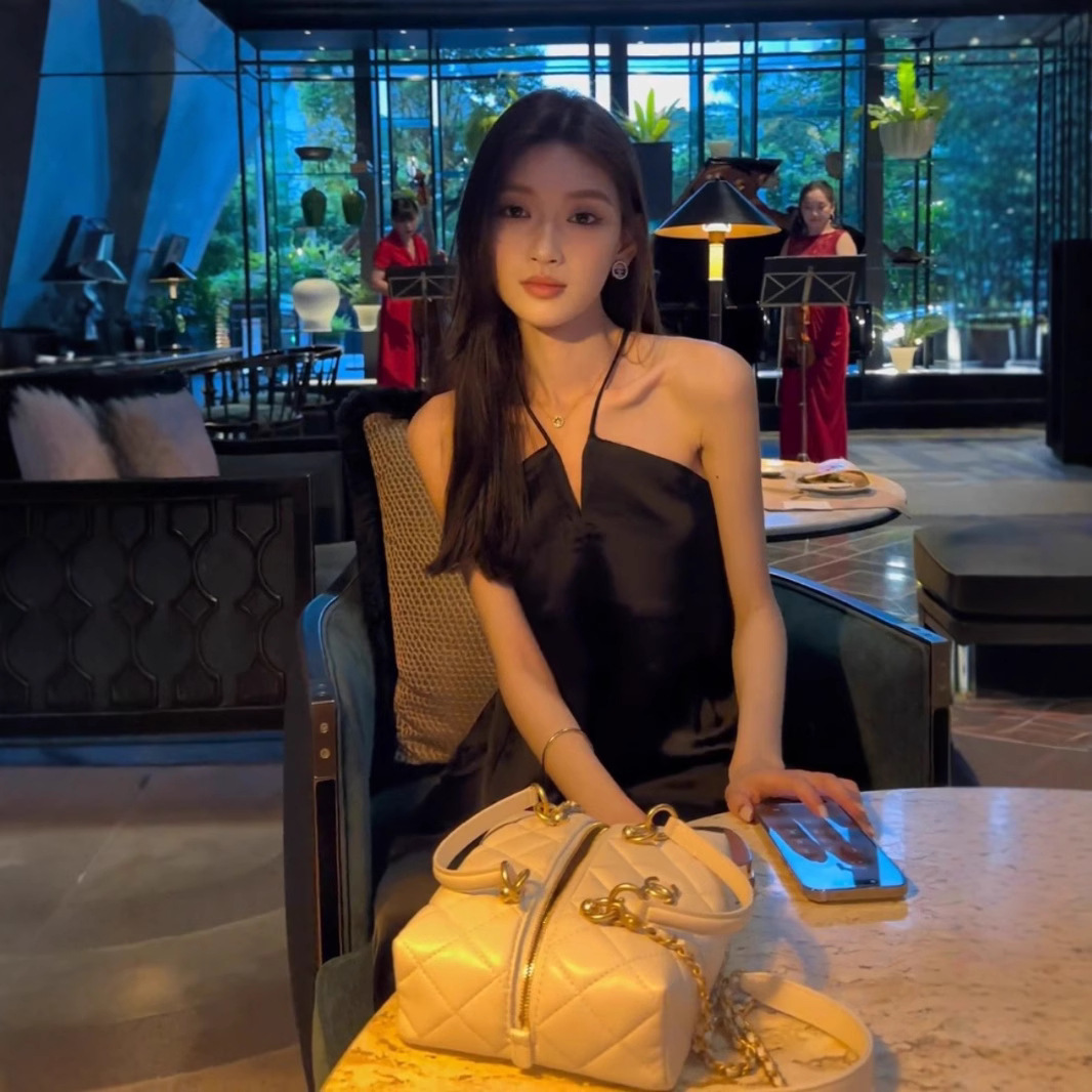 TZ2708纯欲风辣妹性感露肩V领长款黑色挂脖连衣裙女气质2023新款