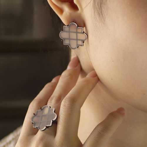 白色玛瑙花窗戒指耳环项链套装女