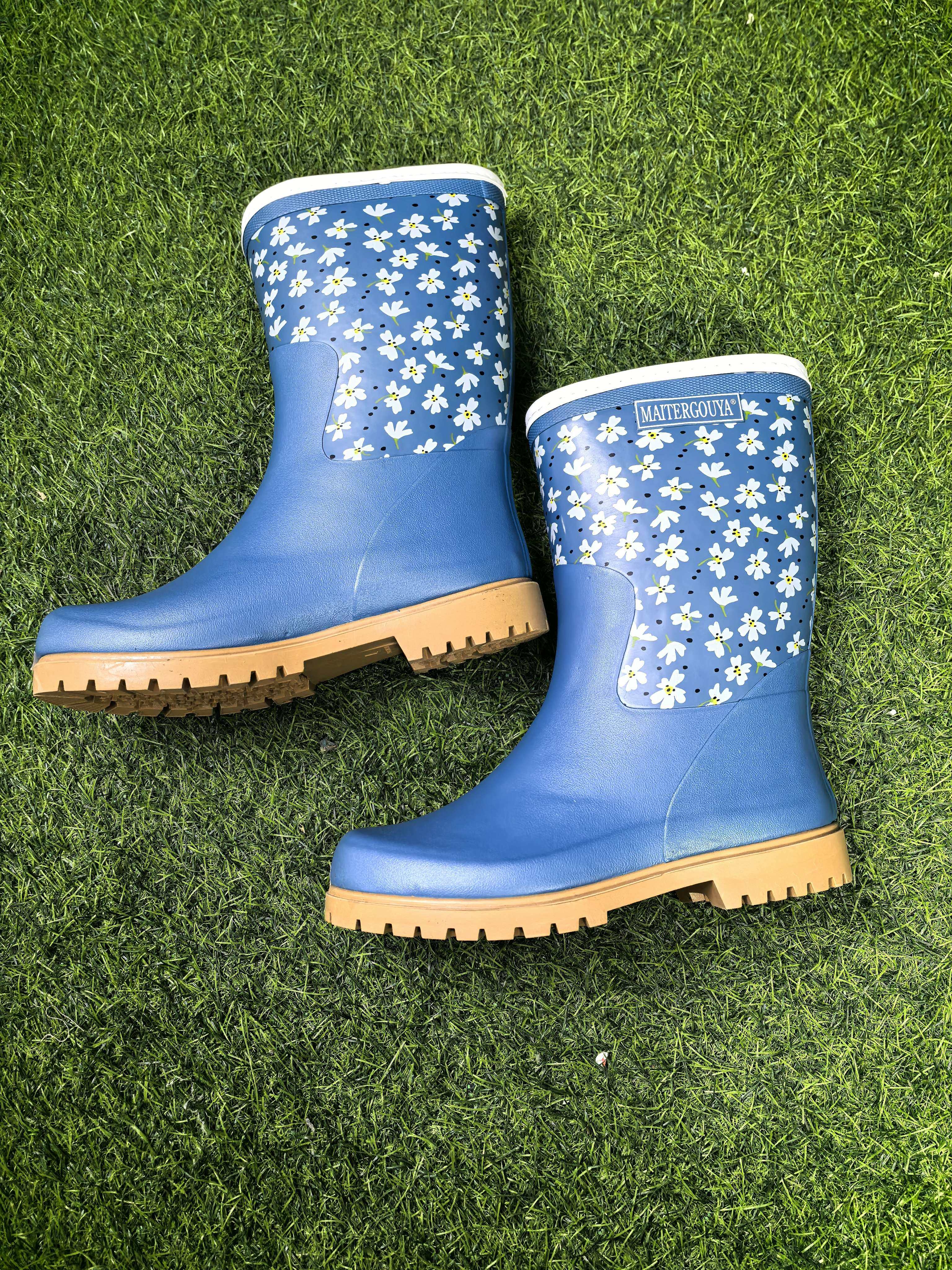 女款雨靴中筒雨鞋柔软厚底清新雨鞋防水透气水鞋