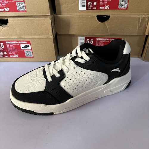 安踏厚底运动透气情侣板鞋小白鞋