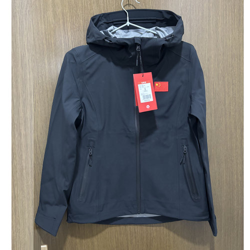 安踏正品女士连帽冲锋衣外套上衣