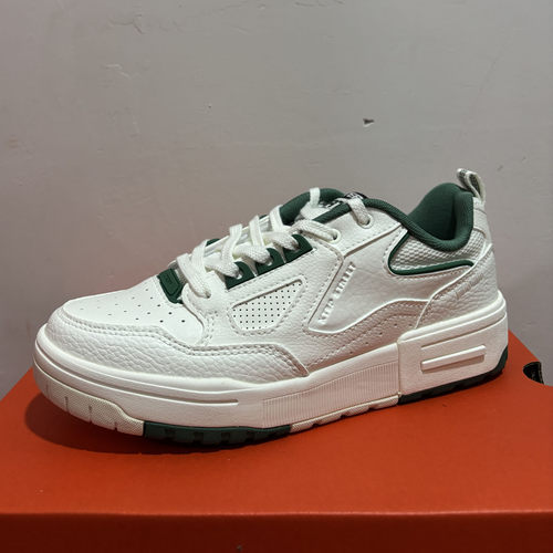 特步正品春休闲小白鞋女运动板鞋