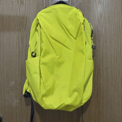 安踏正品休闲旅游包双肩背包