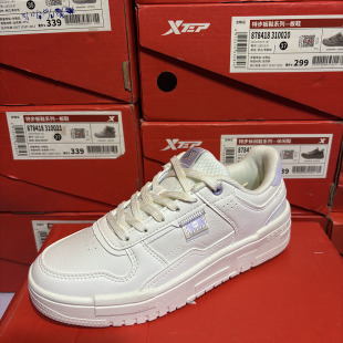 878318310018 皮面防水轻便软底女运动板鞋 特步正品 春秋休闲小白鞋