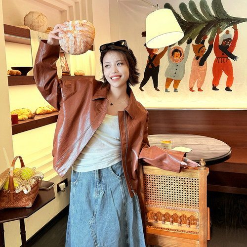 复古南瓜色翻领短款油蜡皮衣女