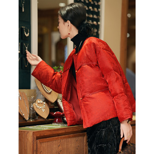 巨好看！冬季款新中式新年红提花桑蚕丝白鹅绒圆领短款羽绒服