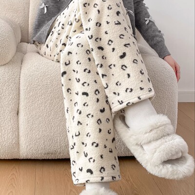 可爱豹纹印花珊瑚绒睡裤女