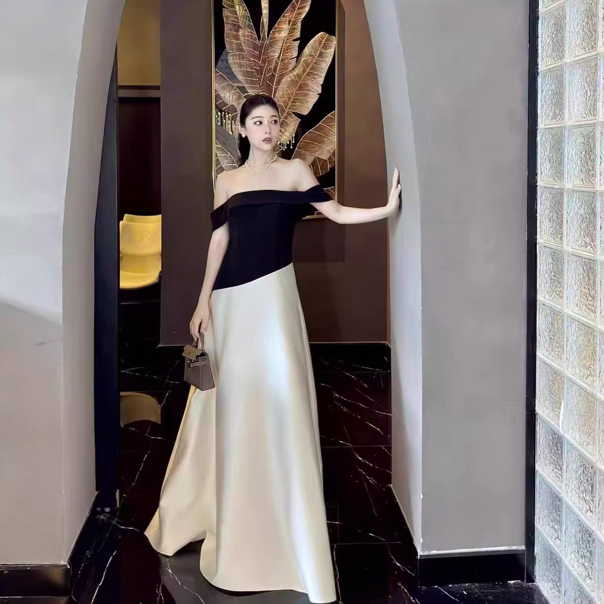法式轻奢黑白撞色连衣裙越南小众设计师优雅一字肩可调节礼服长裙