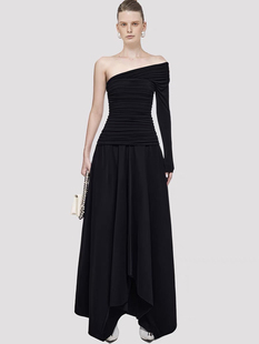 越南设计师弹力褶皱不规则裙摆小礼服女高级感斜肩收腰显瘦连衣裙