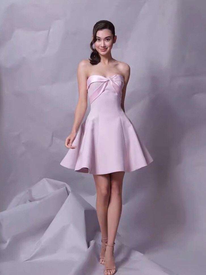 越南小众设计师修身气质性感抹胸粉色小礼服收腰吊带蓬蓬连衣裙