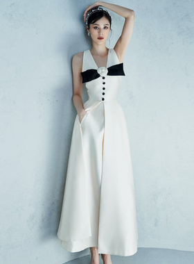 高级感无袖连衣裙设计师新款气质黑白v领法式收腰显瘦女神范长裙