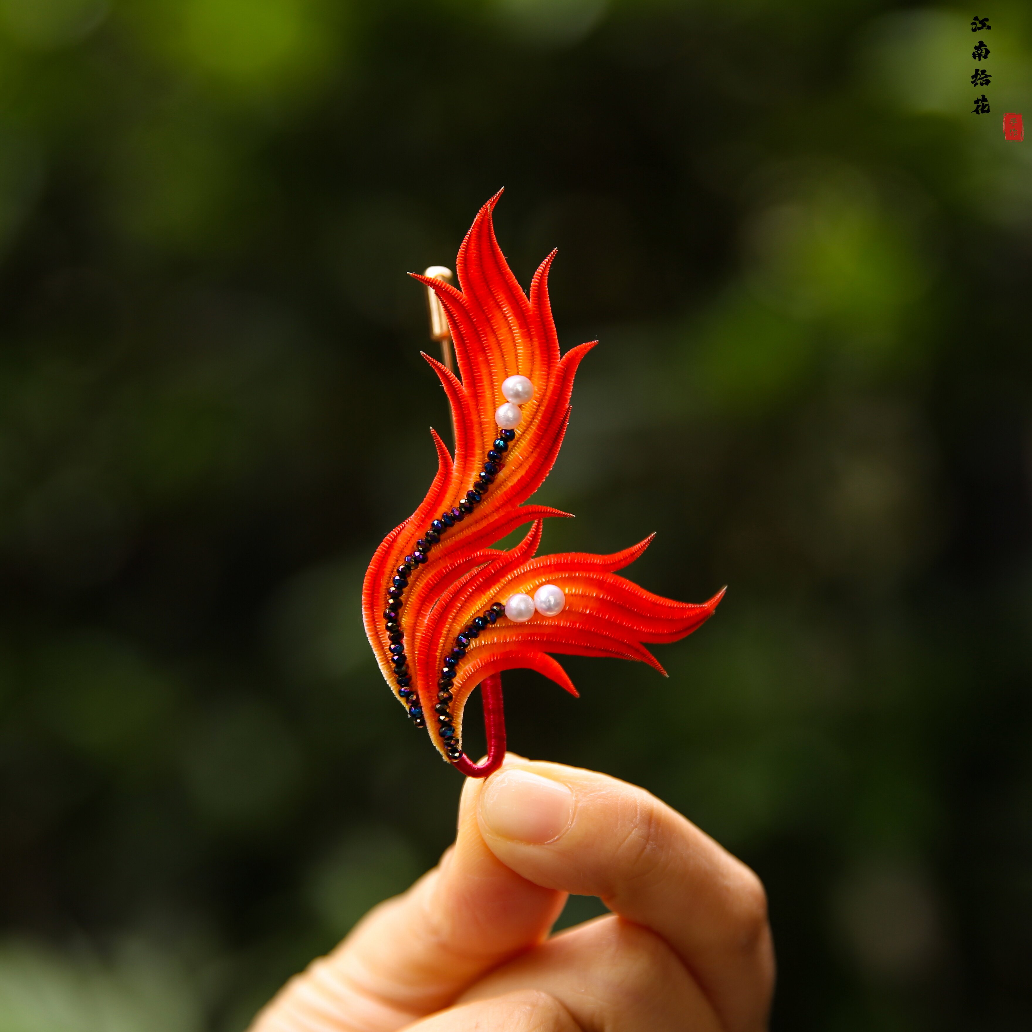 江南拾花 非遗红色凤凰凤尾绒花胸针珍珠装饰轻奢高级感气质别针