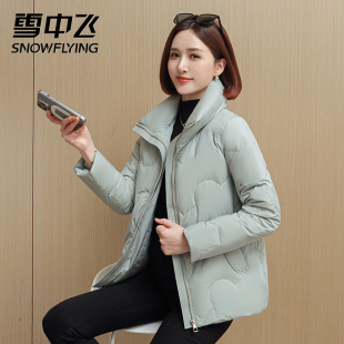 外套 雪中飞品牌高端女羽绒服短款 大码 轻薄中老年妈妈装 冬季