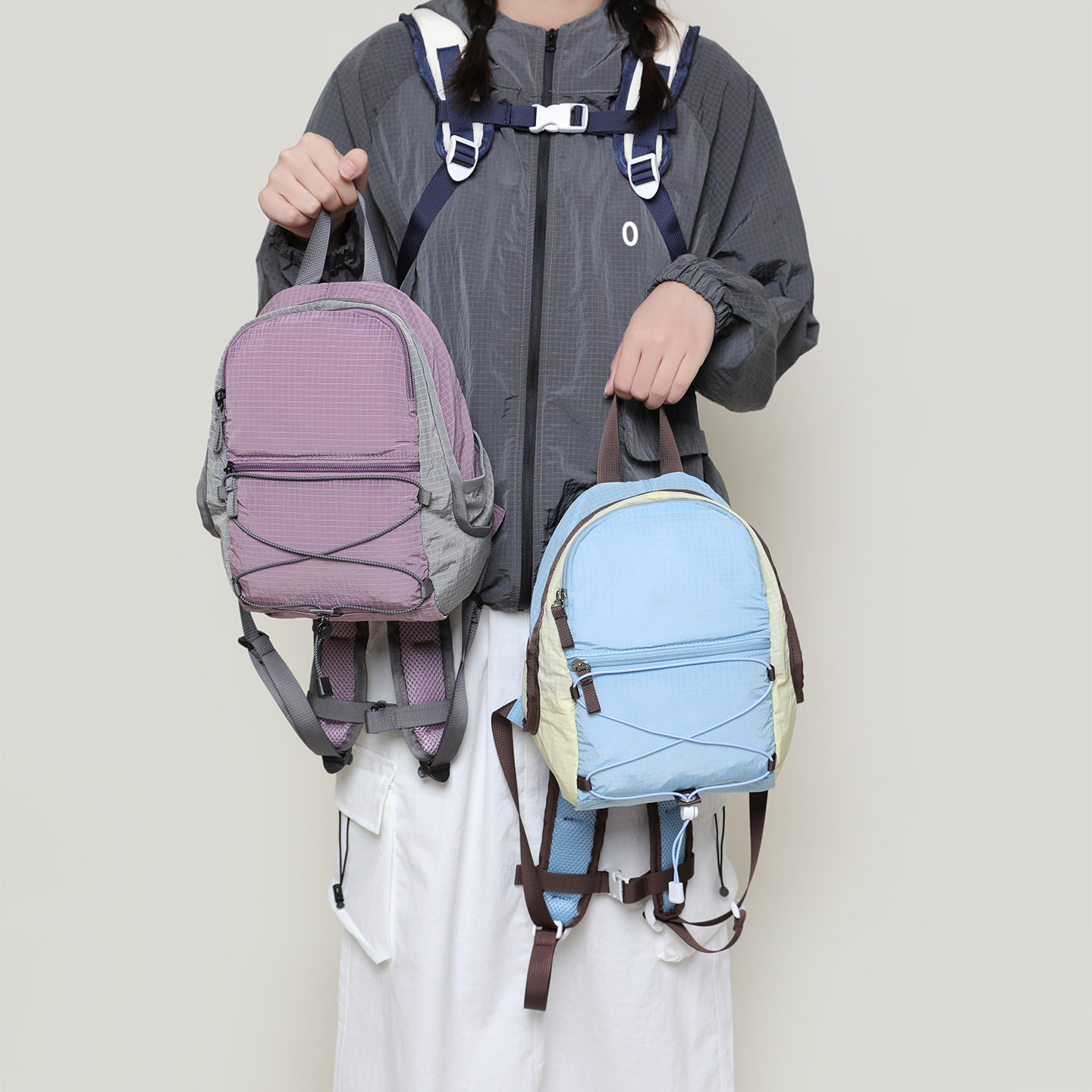 迷你超轻量化徒步双肩包 户外登山小包女小型背包休闲小容量书包C