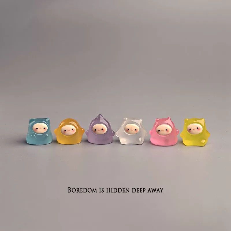 无聊了摆几个夜光果冻精灵治愈电脑桌面工位办公桌小摆件装饰品