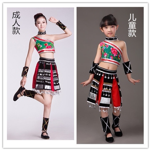 儿童成人走在山水间女瑶族舞表演壮族装少数民族佤族舞蹈演出服装